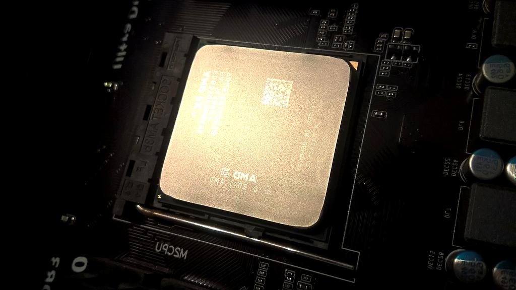 Quantum processing unit with glowing qubits and advanced circuitry